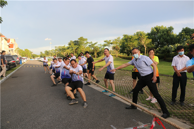 2022年8月，中馬合資公司組織員工參加中馬控股成立五周年運(yùn)動(dòng)會(huì)--拔河比賽